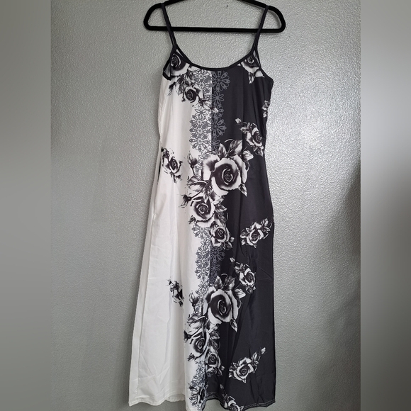Slip Dress With A Floral Pattern - Picture 3 of 5